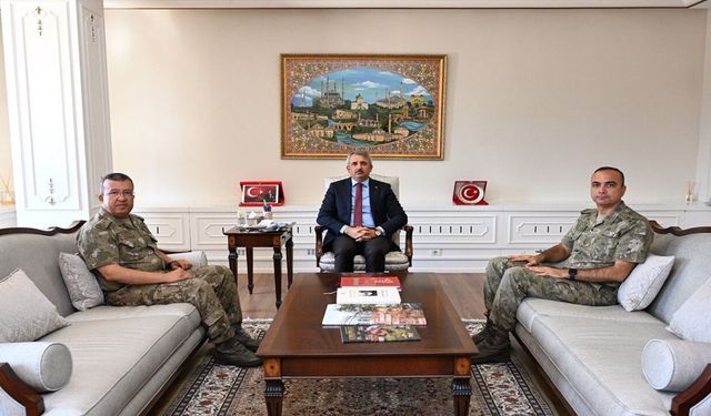 Tümgeneral Kolcu ve Tuğgeneral Sarp’tan Vali Sezer’e Veda Ziyareti