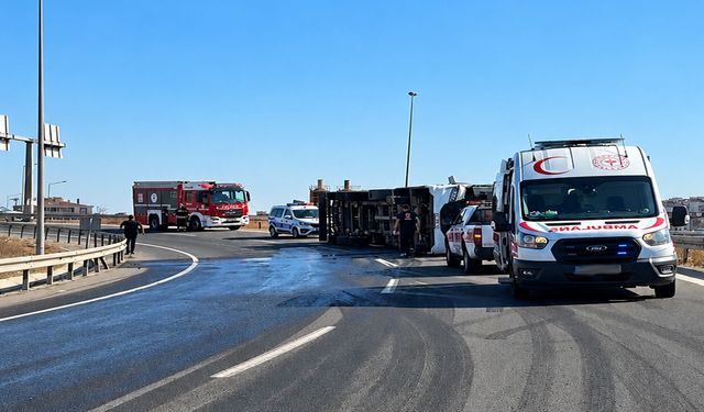 Ergene’de tır devrildi: Yola sızan mazot ulaşımı aksattı