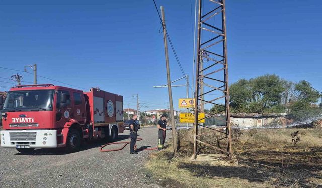 Muratlı’da boş arsada çıkan yangın büyümeden söndürüldü