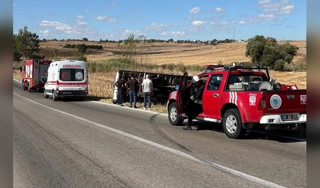 Tekirdağ’da İki Araç Birbirine Sürttü, Kamyonet Devrildi