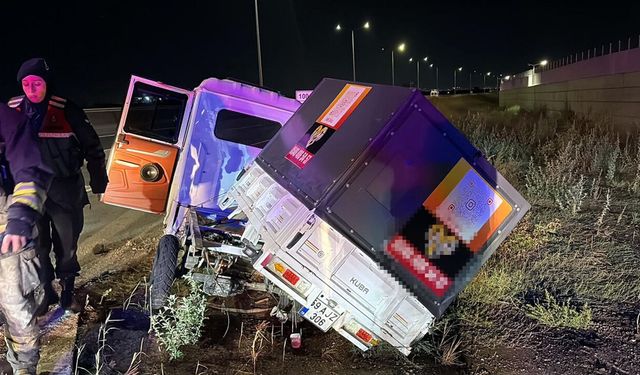 Çorlu’da bariyere çarpan sürücü yaralandı, aranması olduğu için gözaltına alındı