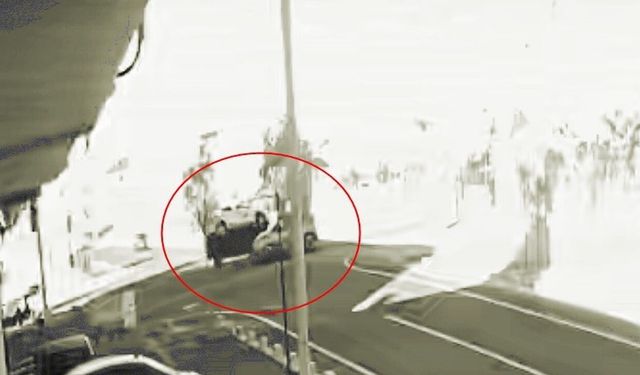 Çorlu’da otomobille çarpışan taksi takla attı: 1 yaralı