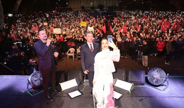 Kapaklı’da Cumhuriyet coşkusu Fener Alayı ve Bengü konseriyle taçlandı