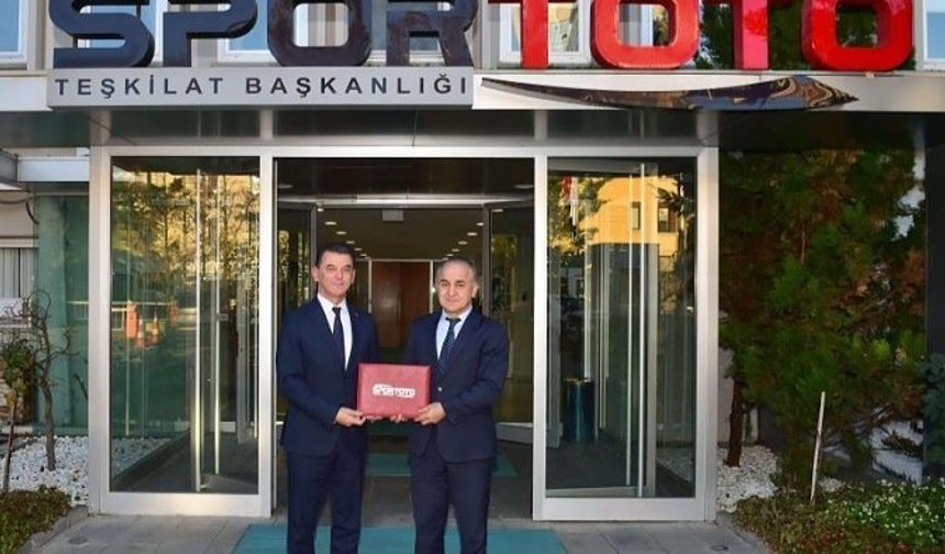 Kapaklı’ya Yeni Halı Sahalar Yapılacak