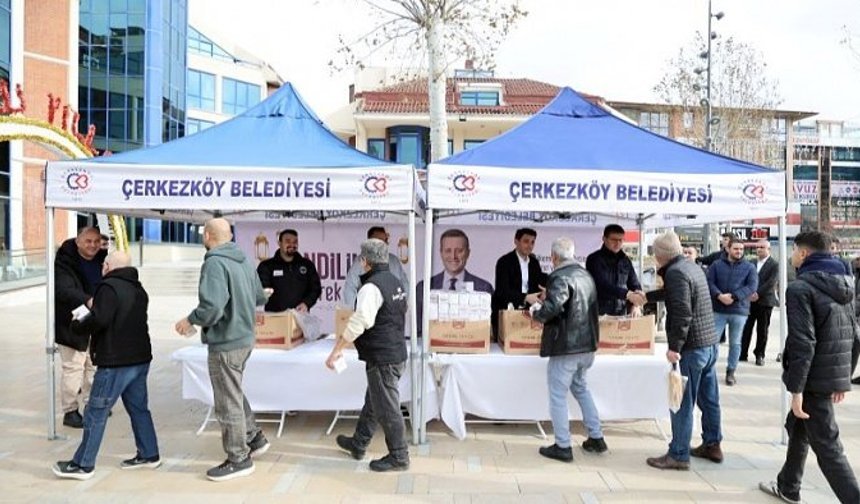 Kandil simidi dağıttılar