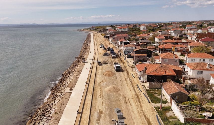 Eriklice Sahili Yenileniyor: Modern Sahil Projesinde Çalışmalar Sürüyor