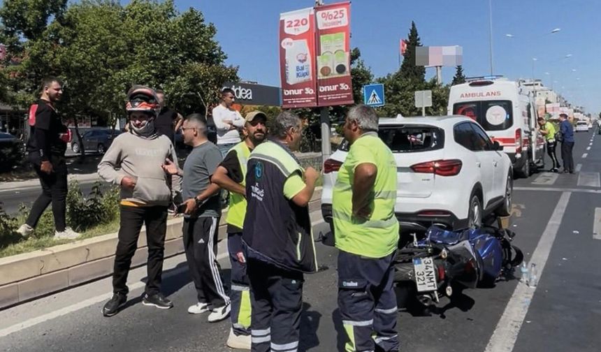 Yayaya Yol Vermek İçin Yavaşlayan Otomobile Motosiklet Çarptı