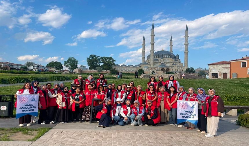 40 gönüllü öğrenci Edirne'de sosyal sorumluluk için sahaya indi