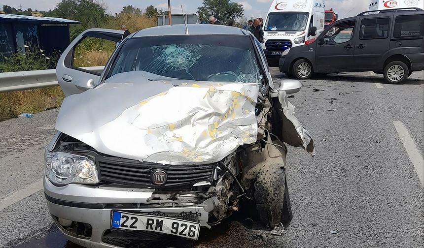 Uzunköprü'de Feci Çarpışma: 6 Kişi Yaralandı