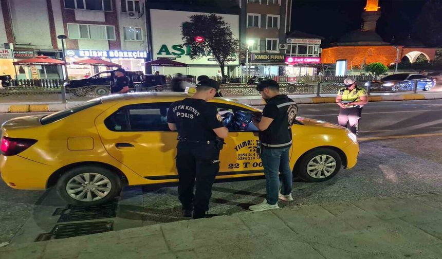 Polisten eş zamanlı denetim! 21 araca ceza, 3 araç trafikten men edildi