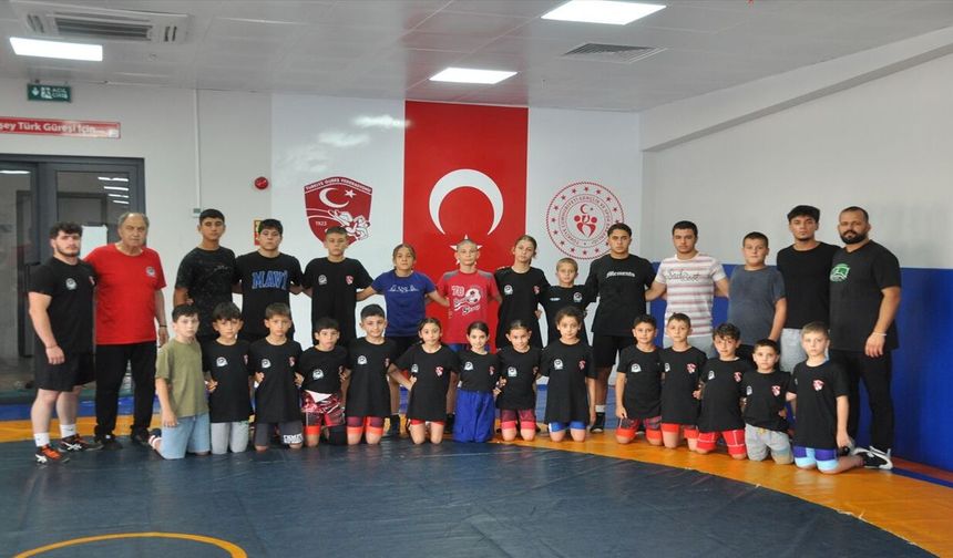 21 genç güreşçi Türkiye Şampiyonası yolunda, Lüleburgaz'ın tarihi binası yeniden ayağa kalkıyor