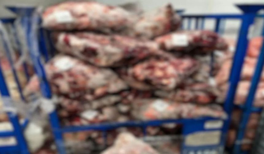 Halk sağlığını tehdit eden skandal! Hijyenik olmayan depoda 4,6 ton et ele geçirildi