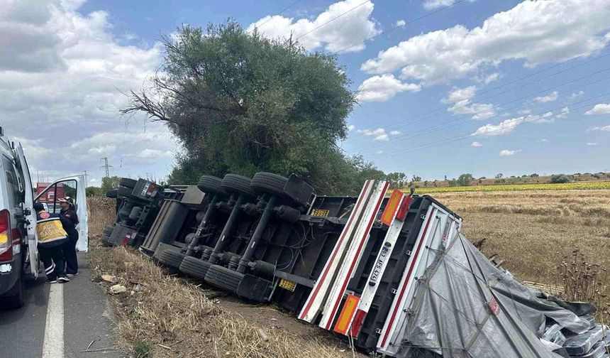 Muratlı'da Tır Devrildi, Yol Trafiğe Kapandı