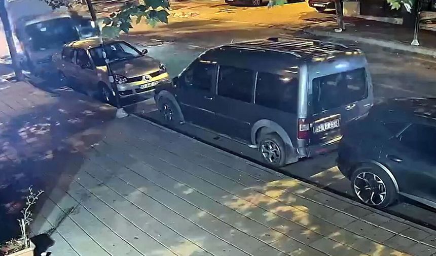 Park Halindeki Kamyonete Çarpıp Kaçtı: O Anlar Kamerada