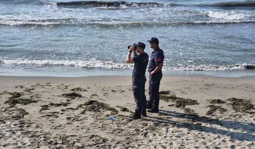 Olumsuz hava ve deniz şartları nedeniyle kritik karar! Saray'daki tüm plajlarda denize giriş durduruldu