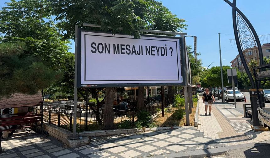 Merak uyandıran billboardların amacı belli oldu! Hedef motosiklet kazalarına dikkat çekmek