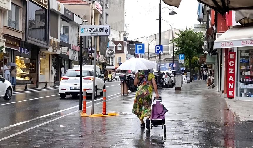 Tekirdağ'da Yağmur Serinliği: Sokaklar Su Altında Kaldı