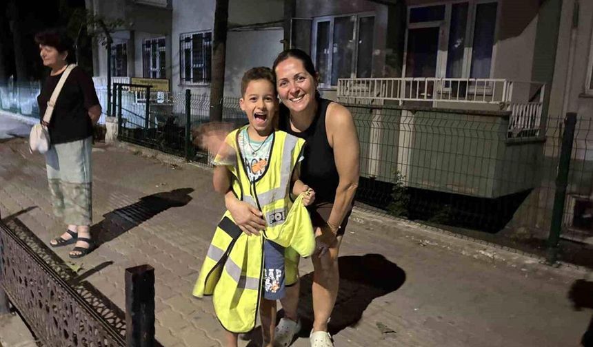 Hayallerine polis aracında dokundular! İşitme engelli kardeşlerin mutluluğu yüzlere tebessüm oldu