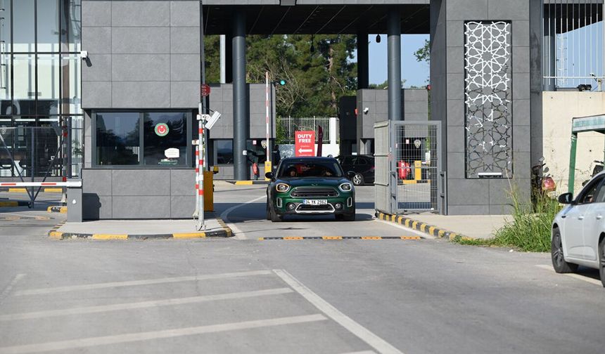 Pazarkule ve İpsala'da araç geçişleri durdu! Gurbetçiler Kapıkule'ye yönlendiriliyor