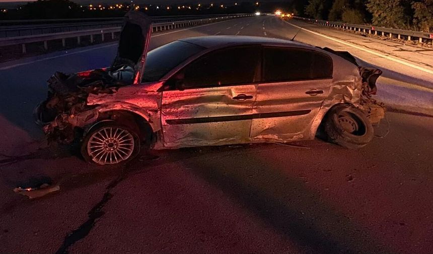 Otomobil hurdaya döndü: Kazadan yara almadan kurtuldular