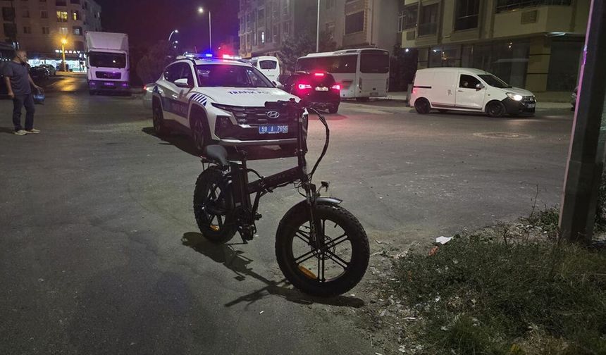 Elektrikli bisikletteki 2 çocuğa çarptı! Polis sürücüyü yakaladı