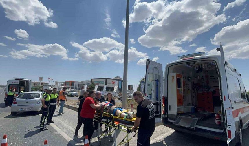 Hatalı dönüş faciaya yol açtı! Çarpışmada 1'i çocuk 4 kişi yaralandı