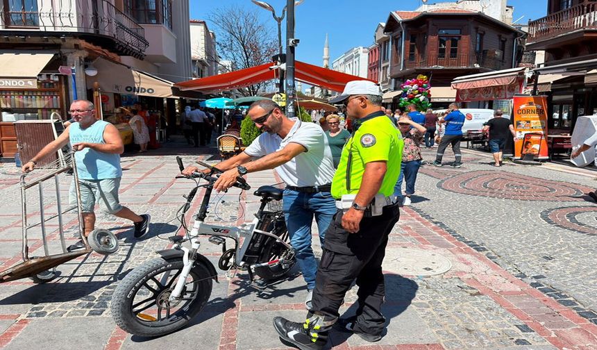 Saraçlar Caddesi'nde denetim: 9 sürücüye ceza kesildi