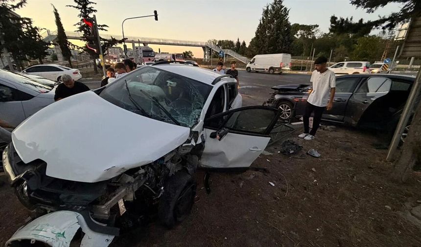 Çerkezköy’de İki Otomobil Çarpıştı: 3’ü Çocuk 6 Yaralı