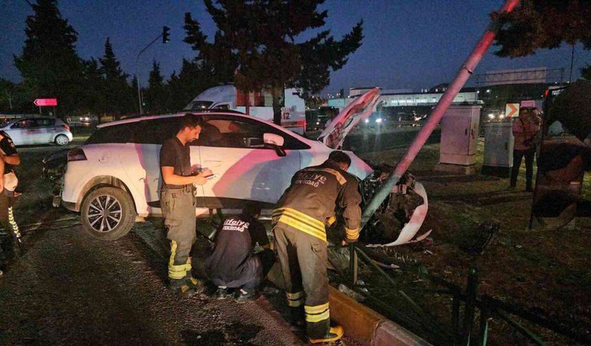 Çerkezköy’de İki Otomobil Kafa Kafaya Çarpıştı: 3’ü Çocuk 6 Yaralı