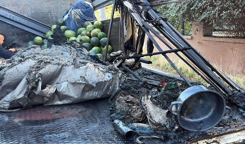 Çorlu’da karpuz yüklü kamyonetin kasasında yangın çıktı