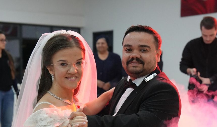 Ezgi ile Mert, 3 yıllık birlikteliklerini evlilikle taçlandırdı