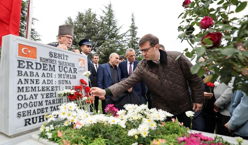 Şehit Komiser Yardımcısı Erdem Uçar kabri başında anıldı